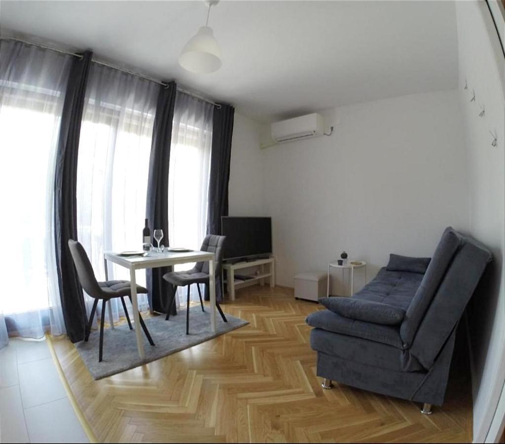 Apartment Jacky 로비니 외부 사진